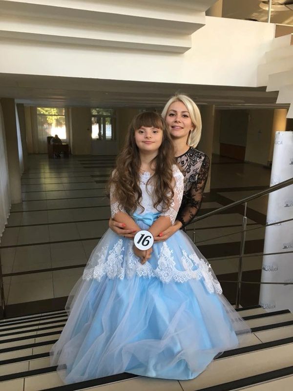 Вінничанка з синдромом Дауна виграла корону на дитячому конкурсі краси. Тепер маленька Маша, яка з легкістю підкорила український подіум, їде на фестиваль до Чехії.
