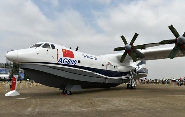 У Китаї випробували найбільший у світі гідролітак. Літак-амфібія AG600 виконав серію швидкісних пробіжок на річці Чжанхе в Цзинмені китайській провінції Хубей.