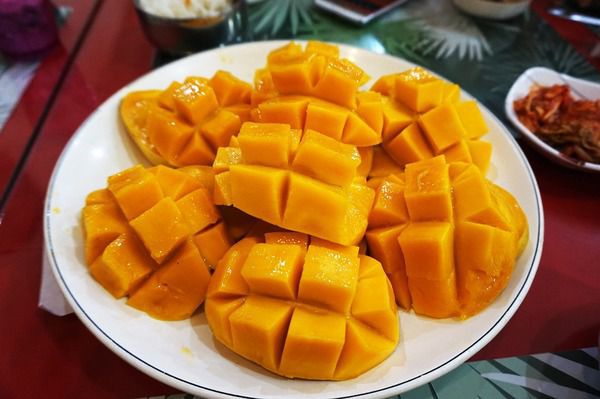Не дарма манго називають "королем фруктів" - 6 незаперечних плюсів для здоров'я. Соковите і солодке манго відоме в світі як джерело вітамінів.