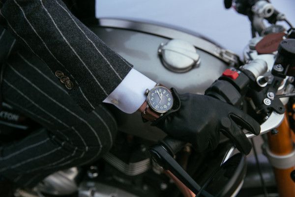 Zenith випустили колекцію годинників для любителів мотоциклів. У цій моделі гармонійно поєднується все те, чого може чекати від годинника справжній джентльмен.