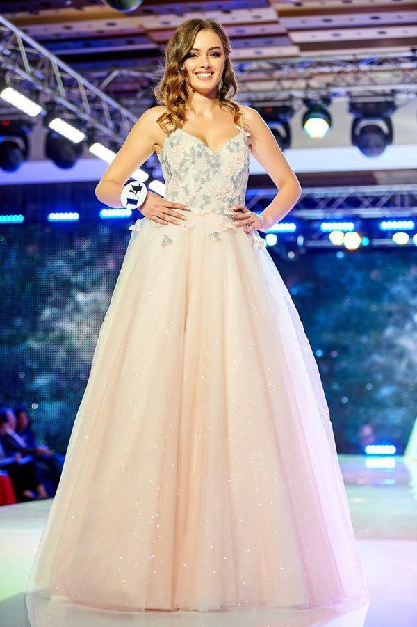 Українка Олена Фірут перемогла на престижному Міжнародному конкурсі краси Miss & Mister Planet-2018. За цей титул змагалися переможці регіональних конкурсів з 35 країн світу.