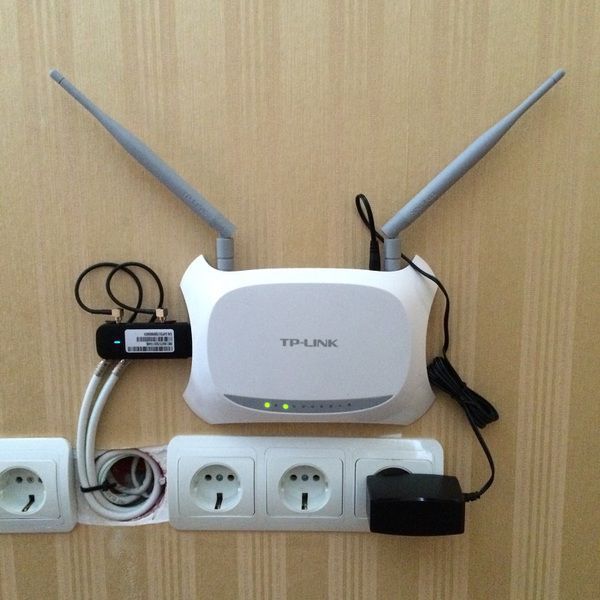 Для чого потрібно регулярно перезавантажувати Wi-Fi роутер. Маленькі хитрощі, які вбережуть тебе від перебоїв сигналу .