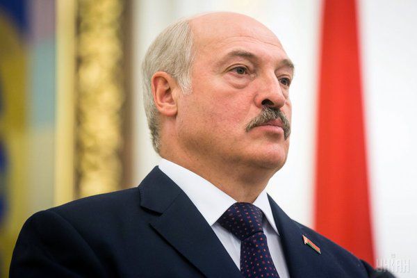 Лукашенко розповів, як на Заході чоловік на чоловікові одружується, а ми у них переймаємо якісь норми поведінки в сім'ї. Президент Білорусі Олександр Лукашенко розкритикував запропонований білоруським парламентом законопроект про протидію домашньому насильству.