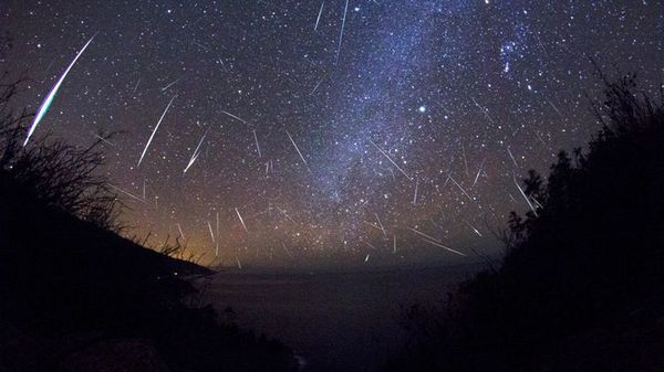 Сьогодні вночі почнеться пік метеорного потоку Зорепад Драконіди. В ніч з 8 на 9 жовтня українці зможуть побачити зорепад Драконіди, найкраще його буде видно у півночі.