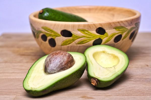 Лікарі розповіли, що з допомогою авокадо можна скинути зайву вагу. Медики розповіли, який фрукт знижує зайву вагу.