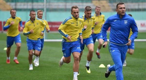 22 футболіста національної збірної провели тренування в Генуї. Збірна України провела тренування в Італії.