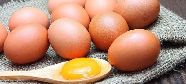 Яйця для волосся: декілька порад для ефективного застосування. Яйця для волосся є справжнім джерелом вітамінів та інших цінних речовин.