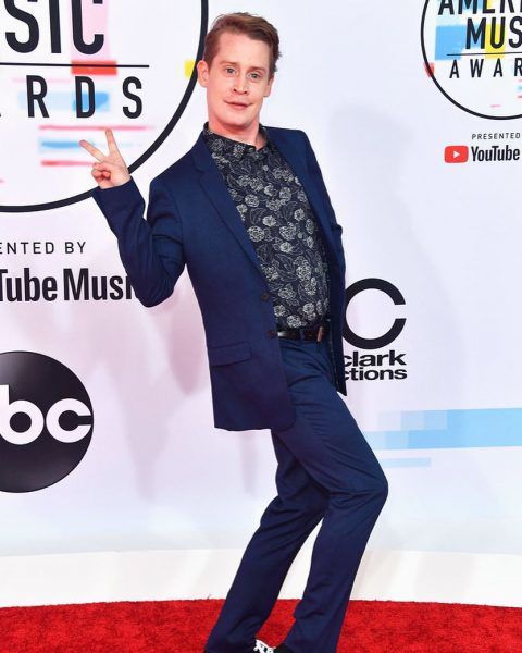 Зірка хіта 90-х "Один вдома" Маколей Калкін оголошував переможця на American Music Awards. Маколей Калкін підірвав Twitter своєю появою на American Music Awards 2018.
