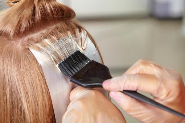 Фарба для волосся виявляється має багато побічних ефектів. 7 прихованих побічних ефектів фарби для волосся, про які повинні знати всі жінки. В наступний раз зверніть на них особливу увагу.