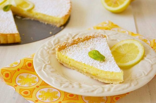 Лимонний пиріг: пісочне тісто і пікантка цитрусова начинка. Цей десерт Вам обов'язково припаде до душі.