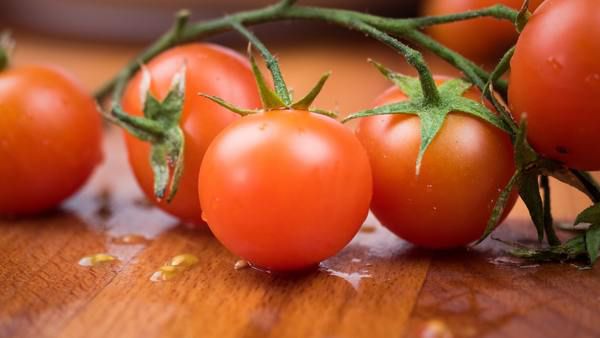 Хочете вірте чи ні, але помідори мають 12 серйозних побічних ефектів. І ми вам розкажемо про них.