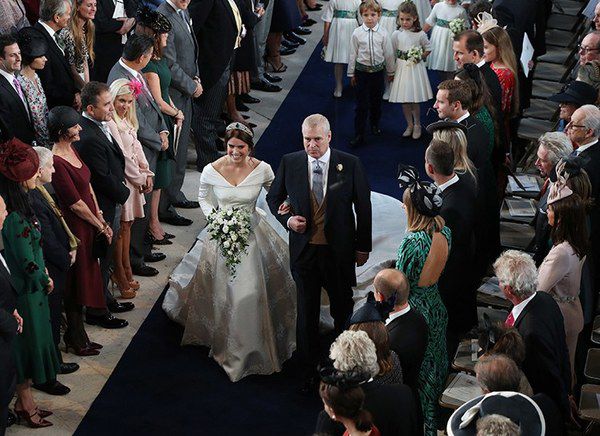 Ідеально до дрібниць: весільний образ принцеси Євгенії. Головна інтрига церемонії розкрита - принцеса Євгенія вибрала для свого весільного дня сукню від Peter Pilotto.