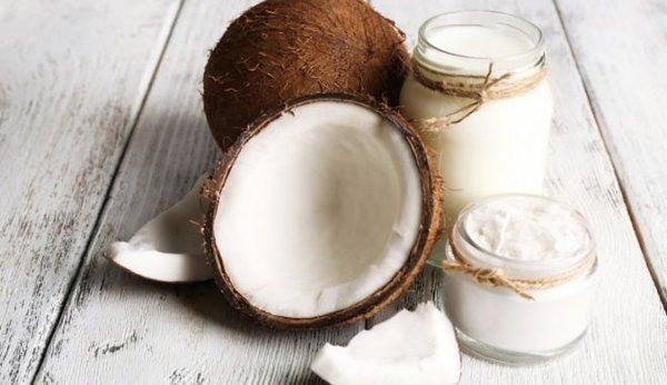 Кокосове молоко - рідкісний, але універсальний продукт для краси вашої шкіри. Завдяки корисним якостям кокосове молоко допомагає не тільки в харчуванні, але і в догляді за собою.