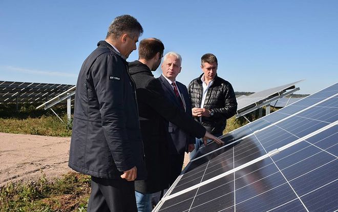 У Кіровоградській області запрацювала сонячна електростанція на 10 МВт. На площі близько 22 га встановили майже 46 тис. сонячних модулів.