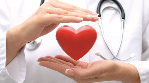 В Україні провели унікальну операцію на серці. Команда кардіохірургів з київського Інституту серця провела унікальну операцію - пацієнтові з діагнозом "дилатаційна кардіоміопатія" було імплантовано механічне серце.