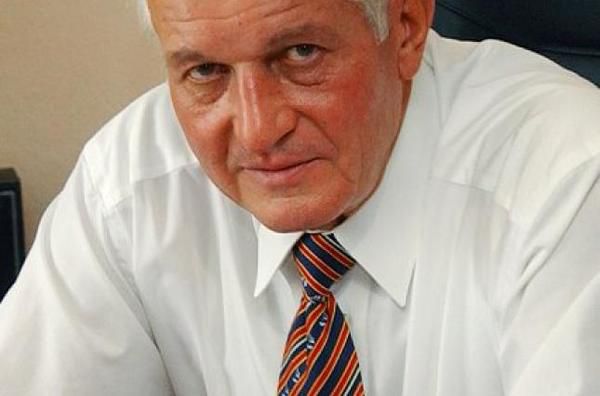 На 74-му році життя помер колишній міністр оборони України. На 74-му році життя помер колишній міністр оборони України Валерій Шмаров.