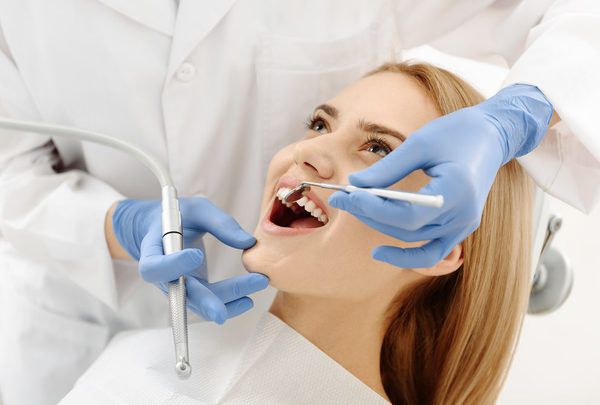 Іноземці все частіше їдуть до України лікувати зуби. Завдяки цьому український стоматологічний ринок зростає високими темпами в останні роки.