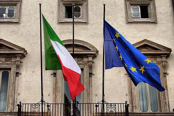 Європейський Союз не виживе, якщо Італія вийде з блоку. Бюджетна криза в Євросоюзі набирає обертів – біржові індекси посипалися.