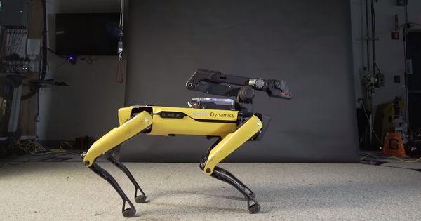Робот SpotMini навчився танцювати. У новому відео Boston Dynamics робот танцює під Uptown Funk.
