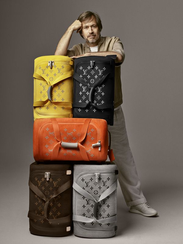 Louis Vuitton випустив колекцію валіз. У колекцію увійшли м'які валізи на двох і чотирьох колесах.