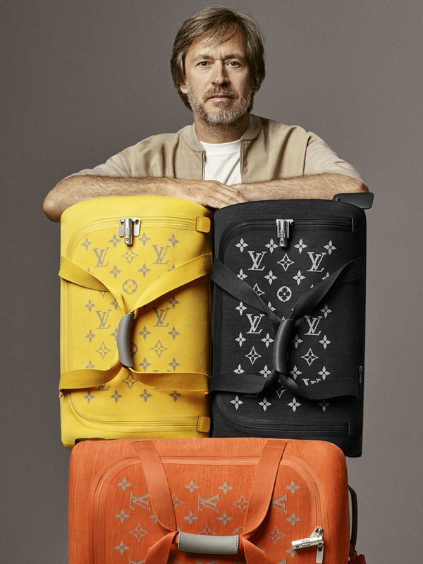 Louis Vuitton випустив колекцію валіз. У колекцію увійшли м'які валізи на двох і чотирьох колесах.