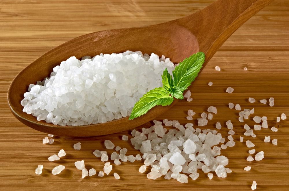 Вчені виявили пластик у кухонній солі. У кілограмі морської харчової солі може міститися до 13 тисяч дрібних частинок пластику.