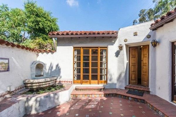 Леонардо Дікапріо продає розкішний особняк в Лос-Анджелесі. Будинок був куплений ще 1999 році.