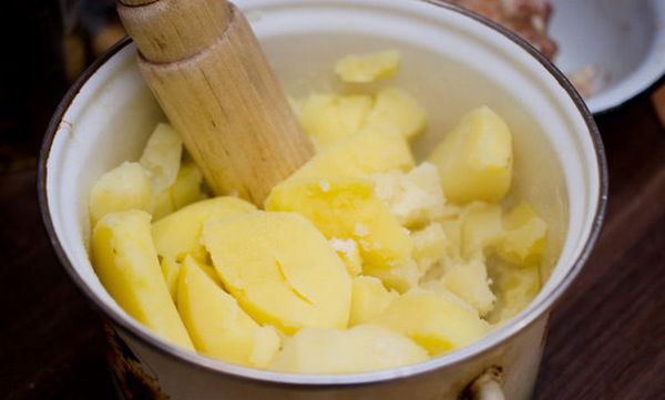Чому пюре виходить з грудочками: найпоширеніші помилки, які псують смак улюбленої страви. Як приготувати дуже смачне картопляне пюре.