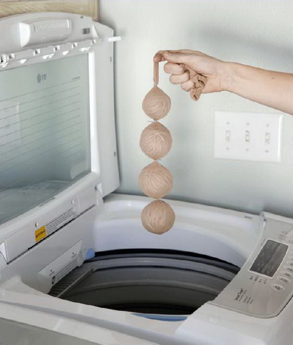 Ось навіщо в пральну машину відправляють мотки пряжі: поради від кмітливої господині. Здавалося б, випрати білизну в пральній машинці - завдання для першокласника.