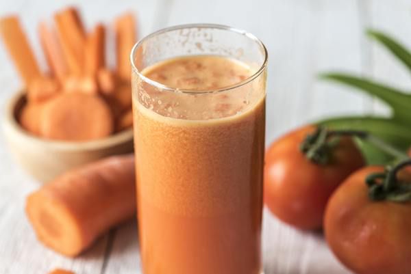 Ось вісім причин, чому морквяний сік має обов'язково бути у вашому меню. Користь морквяного соку.