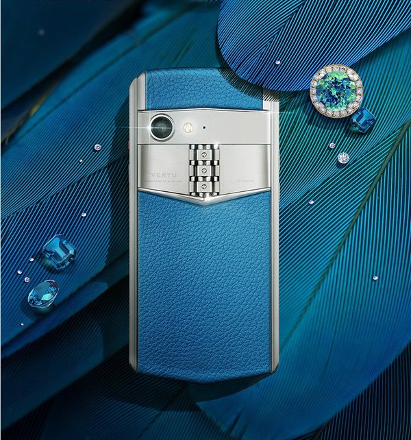 Vertu випустила смартфон з титану і шкіри за $14 000. Виробником апарат оцінений від $5 000 до $14 000 – залежно від варіанту обробки корпусу.
