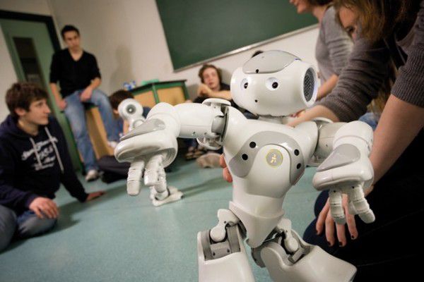 Японці навчили робота прибирати в кімнаті. І головне: роботом можна керувати за допомогою голосу.