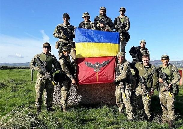 Українські десантники завоювали срібло на змаганнях у Великобританії. Разом з українцями у марші взяли участь підрозділи з Білорусі, Молдови та Угорщини.