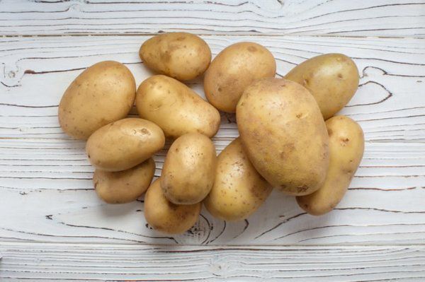 Серйозна причина ніколи не зберігати картоплю у холодильнику. Це може сильно зашкодити вашому здоров'ю.