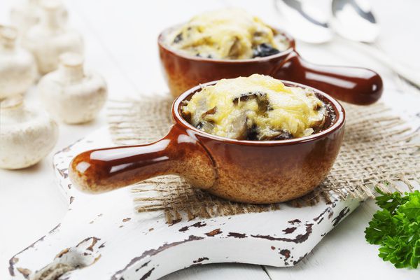 Жульєн з куркою і грибами: як приготувати смачну французьку страву. Хитрощі приготування апетитного жульєна з куркою і грибами, перед яким неможливо встояти.