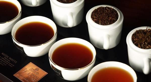 Справжні поціновувачі чаю п'ють тільки найкращі сорти. Ось десять найдорожчих сортів чаю. Найдорожчі сорти чаю в світі.