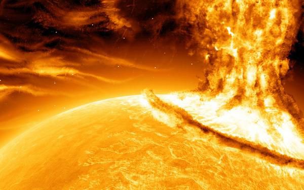 Форма Сонця змінилася, але ми досі не знаємо, чому це сталося. Сонце збільшується і зменшується кожні 11 років приблизно на відстань від 1 до 2 км.