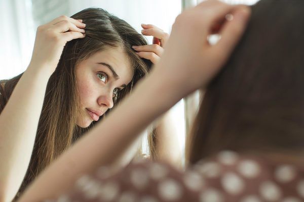Трихологи назвали 18 поганих звичок, котрі негативно впливають на ваше волосся. Дізнайтесь яких шкідливих звичок вам потрібно позбутись, щоб відновити волосся.