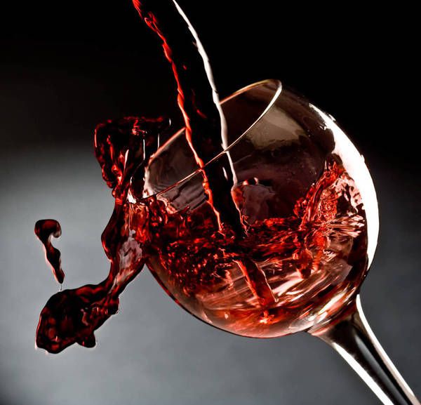 Стакан вина на день - це корисно? Ні, навпаки. Регулярне вживання навіть невеликої дози алкоголю пов'язують з високим ризиком передчасної смерті.