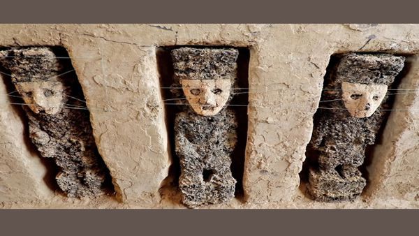 У Перу археологи знайшли 19 ідолів у масках. Дослідники виявили артефакти в столиці держави Чиму Чан-Чан — найбільшому місті доколумбової Південної Америки.