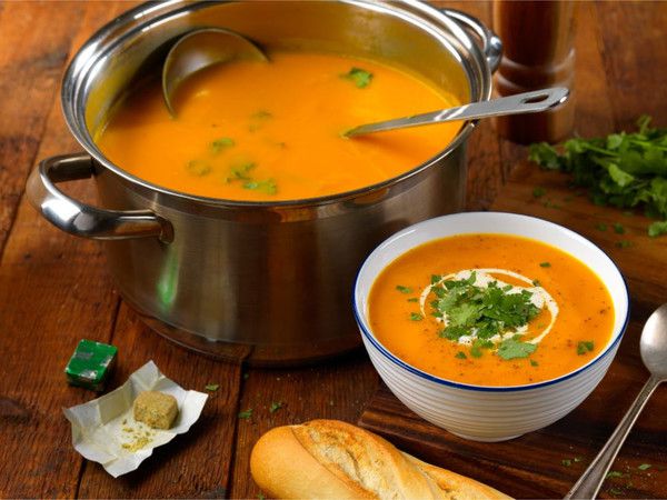 Узбецька кухня: гострий морквяний суп з курагою. Саме в цій країні подібний суп вважається частиною національної кухні.