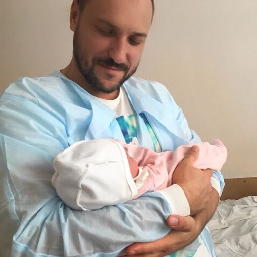 Український актор Артем Позняк став батьком вдруге. Під час пологів зірка фільму "Пес-2" весь час знаходився поруч з дружиною.