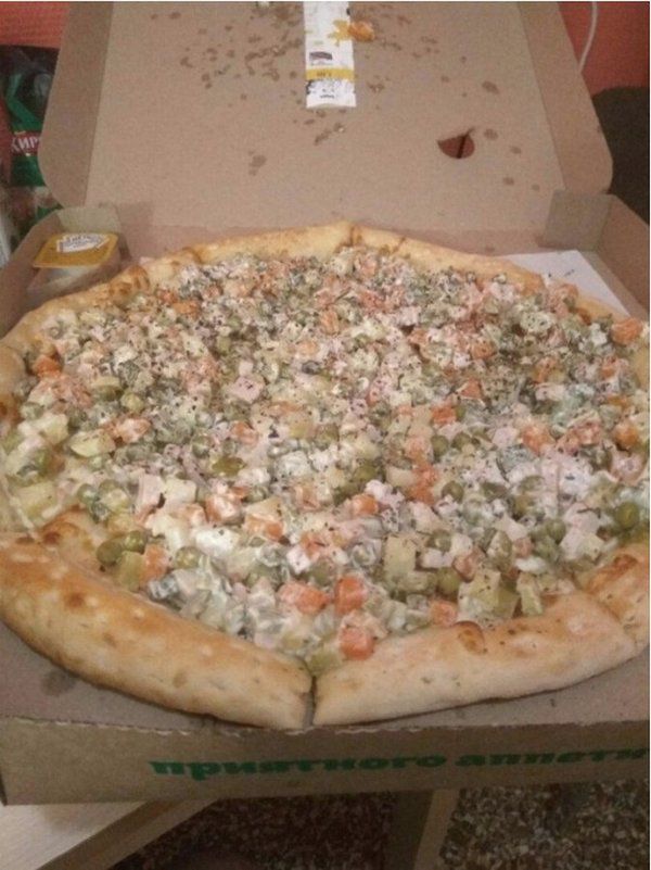 Шикарна ідея для довгого гуляння "Піца з олів'є". Піца буває різна, часом з найнесподіванішими начинками.