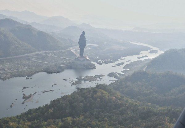 В Індії офіційно відкрилася нова статуя, що досягає у висоту 182 метра і є найвищою в світі. Розміри вражають.