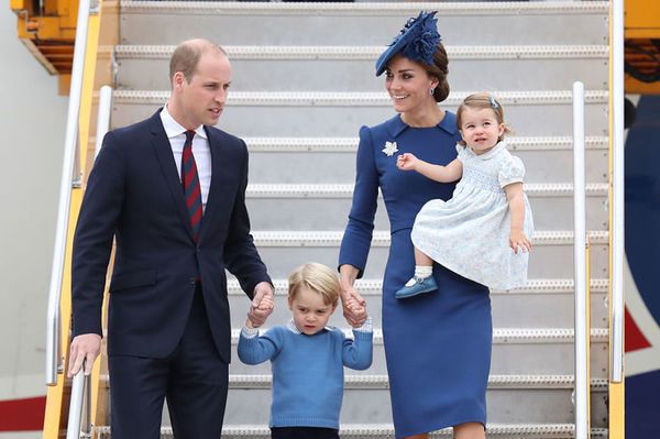 Молодшого сина принца Вільяма і Кейт Міддлтон вдалося зняти на відео. Унікальний запис.