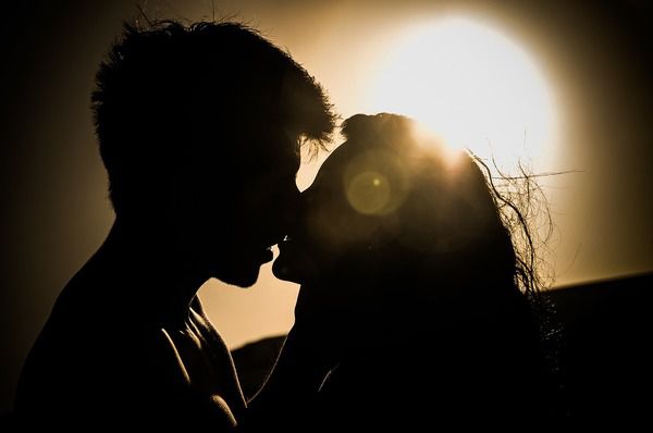Обійми і поцілунки – це не тільки добре для ваших взаємин і психічного стану, але і для здоров'я. У статті розповідаємо, чим корисний поцілунок для здоров'я людини.
