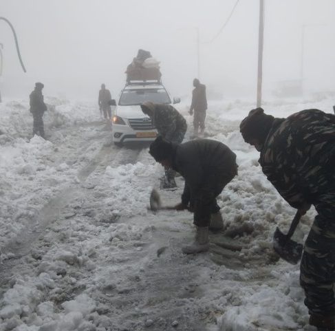 Індійські штати Джамму і Кашмір накрили сильні снігопади
