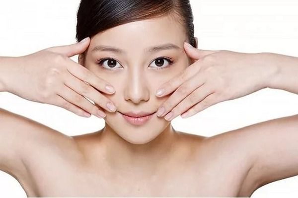 Робимо лімфатичний масаж обличчя власноруч: ваша шкіра буде вам вдячна. У цій статті ви дізнаєтеся як правильно робити ефективний корейський лімфатичний масаж. Також рекомендується перед проведенням масажу очистити шкіру (скраб, пілінг), щоб він був найбільш дієвим. Будьте красиві і молоді!