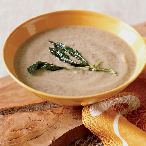Баклажановий крем-суп: корисна і смачна страва. Баклажани містять клітковину, білки, калій, кальцій, фосфор, залізо, магній і натрій.