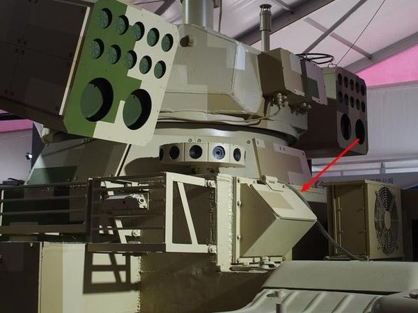 Китайці створили найпотужнішу у світі бойову машину. Представлену на авіакосмічному салоні у китайському Чжухаї бойову машину вогневої підтримки QN-506 хочеться назвати «ракетним крейсером». Але сенс цього рішення залишається загадкою.